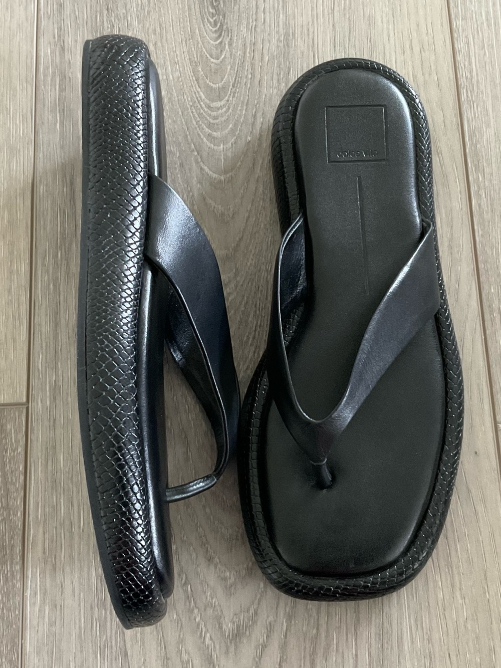 DOLCE VITA Adin Sandal Crocodile Texture on Platform Black Size 8 LIKE NEW
